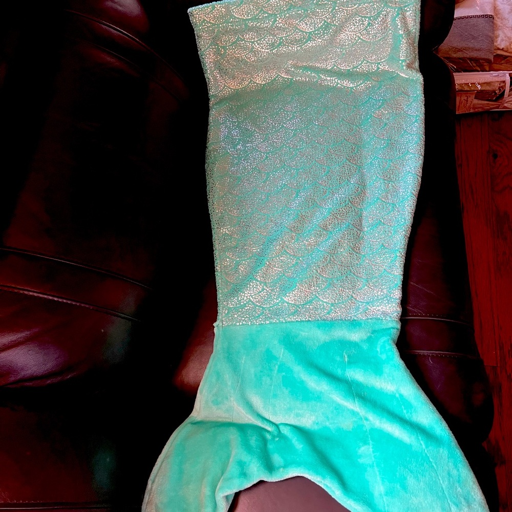 Pixie Crush GreenMermaid blanket in Small